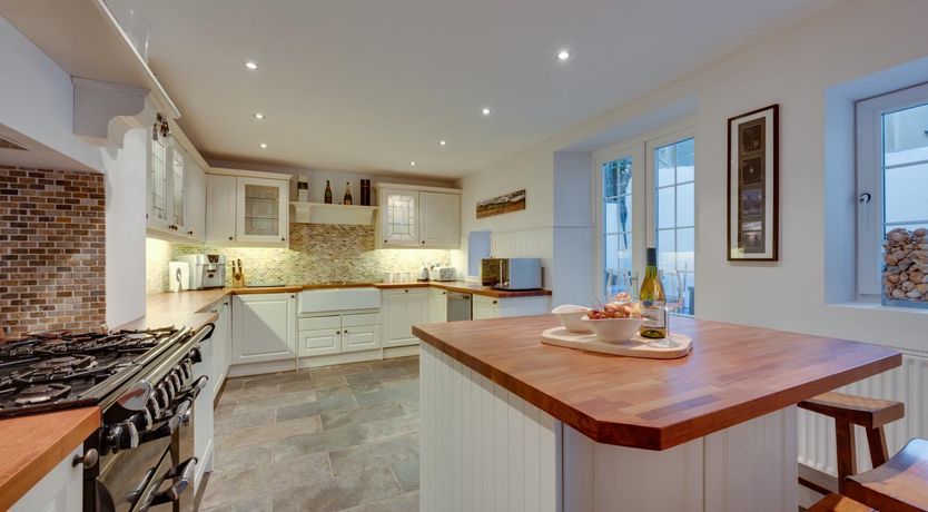 Photo of 4 Bed in Amroth