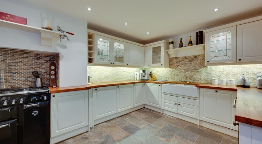 Photo of 4 Bed in Amroth