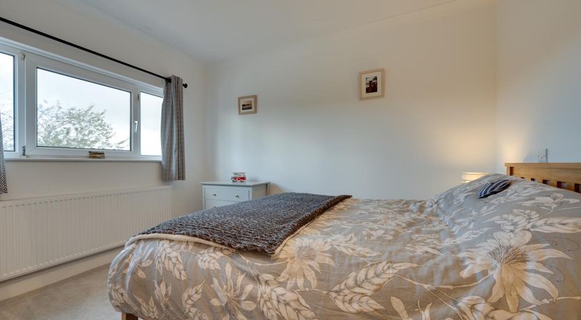 Photo of 3 Bed in Mumbles