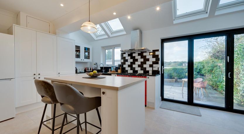 Photo of 3 Bed in Mumbles