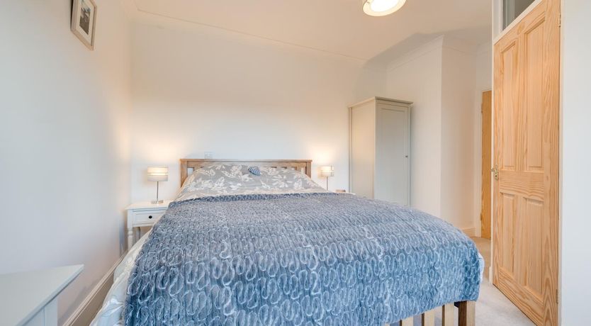 Photo of 3 Bed in Mumbles
