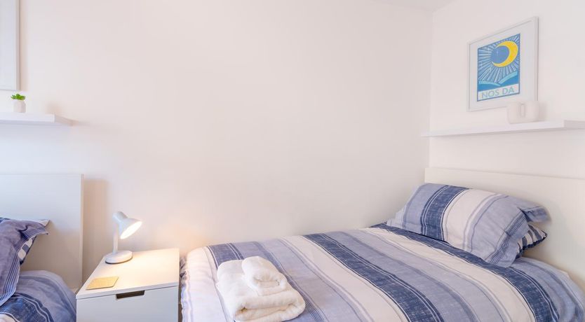 Photo of 2 Bed in Tenby