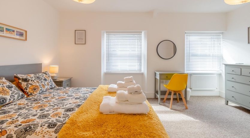 Photo of 2 Bed in Tenby