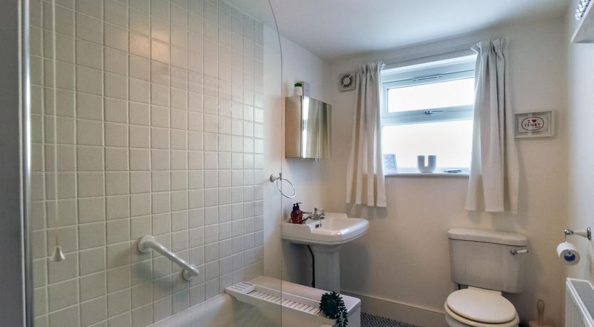 Photo of 2 Bed in Tenby