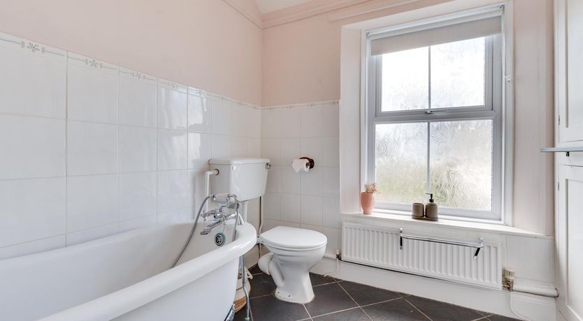Photo of 4 Bed in Tenby