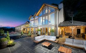 Photo of 6 Bed in Bowness-on-Windermere