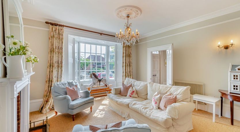 Photo of 6 Bed in Appledore