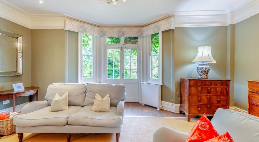 Photo of 6 Bed in Appledore