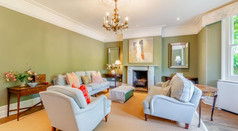 Photo of 6 Bed in Appledore