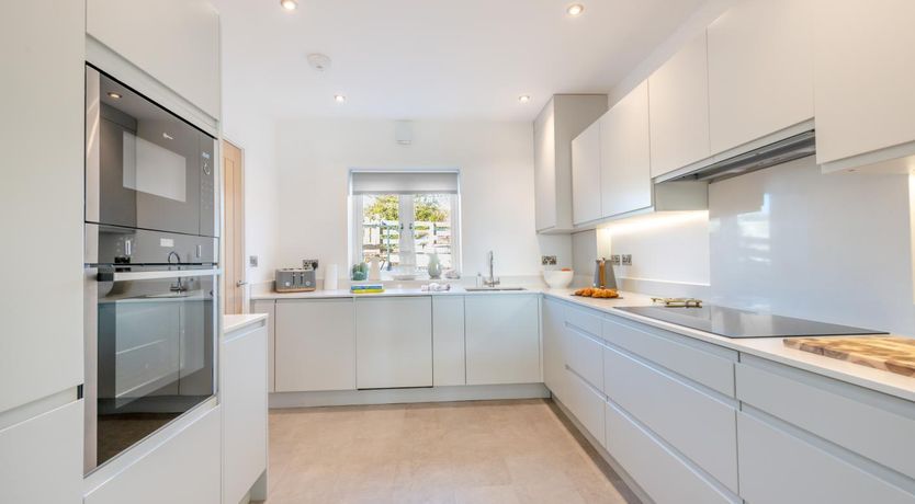 Photo of 4 Bed in Stoke Fleming