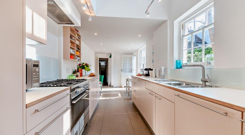 Photo of 4 Bed in Deal