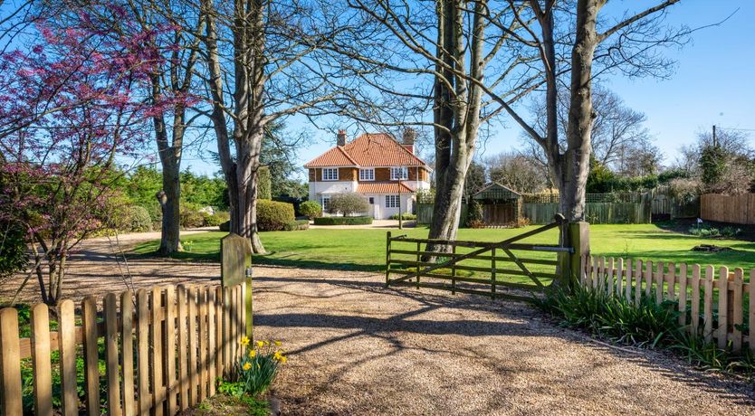 Photo of 5 Bed in Holme Next The Sea