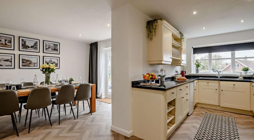 Photo of 5 Bed in Mundesley