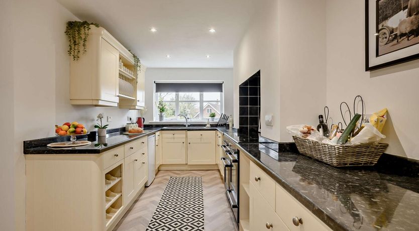 Photo of 5 Bed in Mundesley