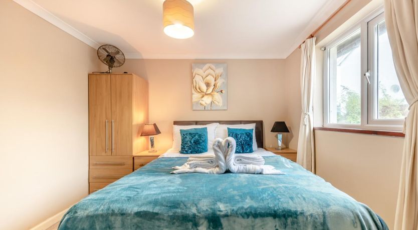 Photo of 2 Bed in Tenby
