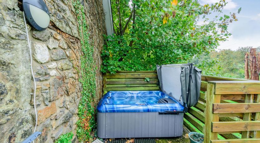 Photo of 2 Bed in Tenby