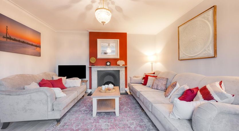 Photo of 6 Bed in Bacton