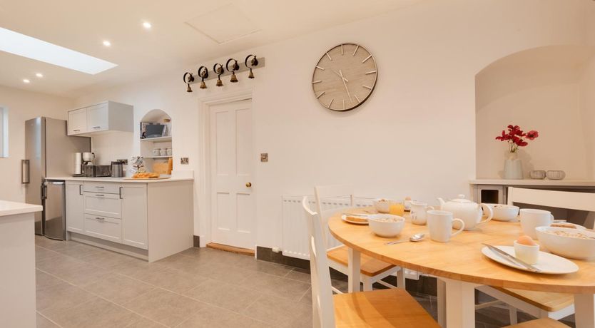 Photo of 6 Bed in Bacton