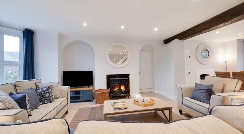 Photo of 6 Bed in Bacton
