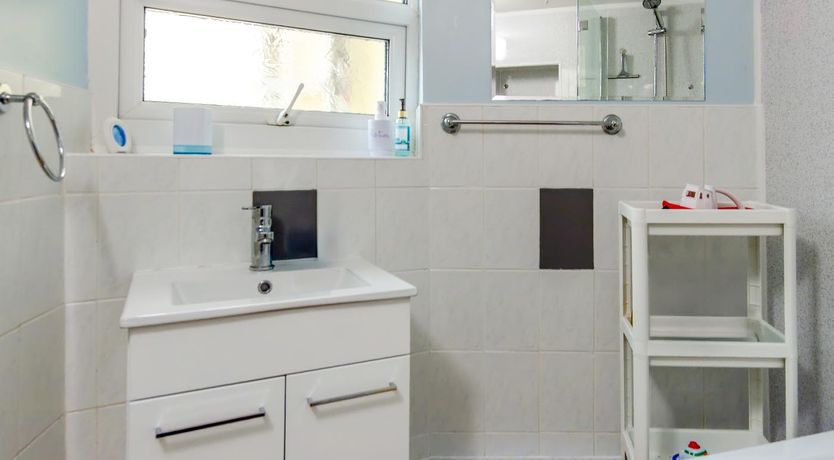 Photo of 1 Bed in Tenby