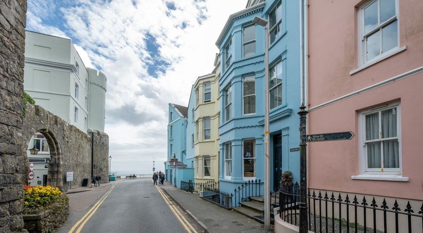 Photo of 1 Bed in Tenby