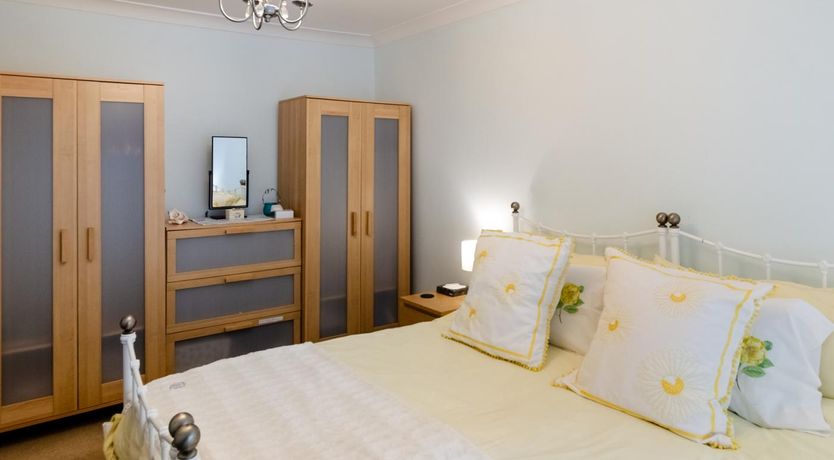 Photo of 1 Bed in Tenby