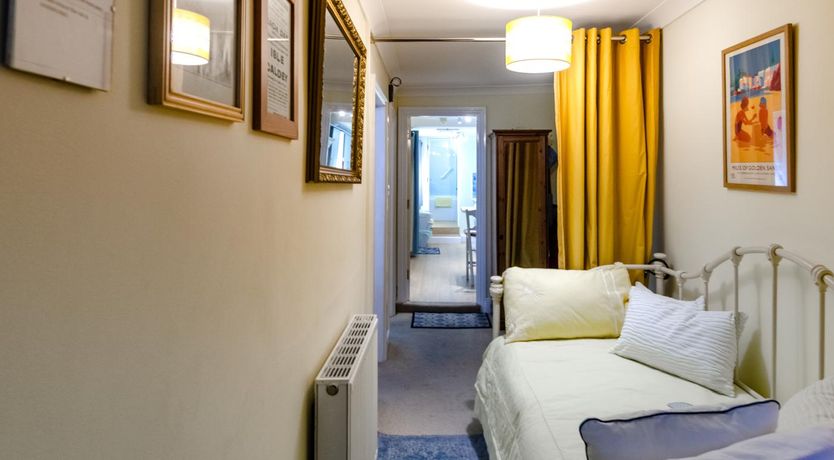 Photo of 1 Bed in Tenby