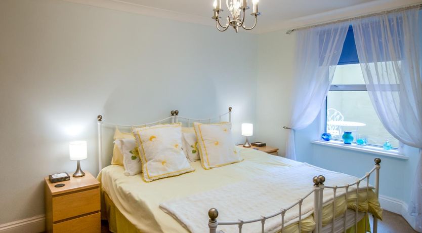 Photo of 1 Bed in Tenby
