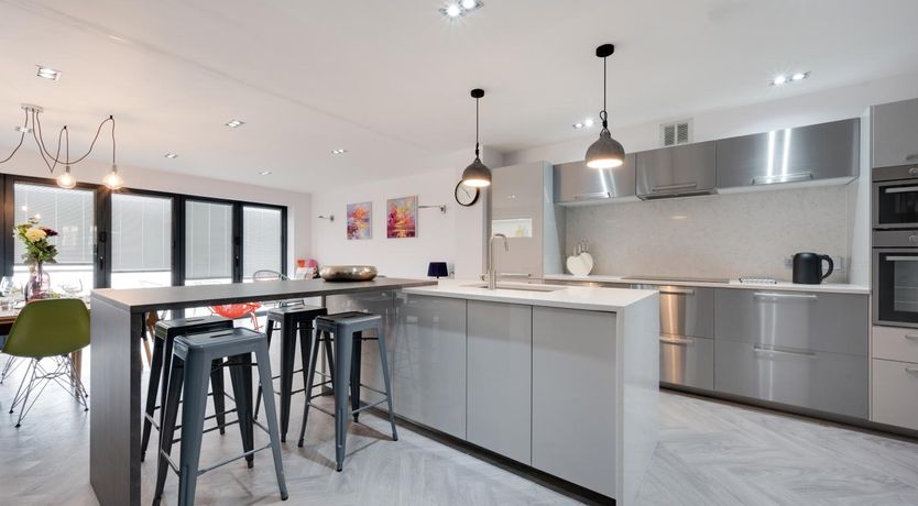 Photo of 3 Bed in Mumbles