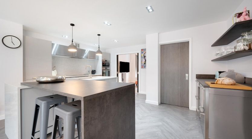 Photo of 3 Bed in Mumbles