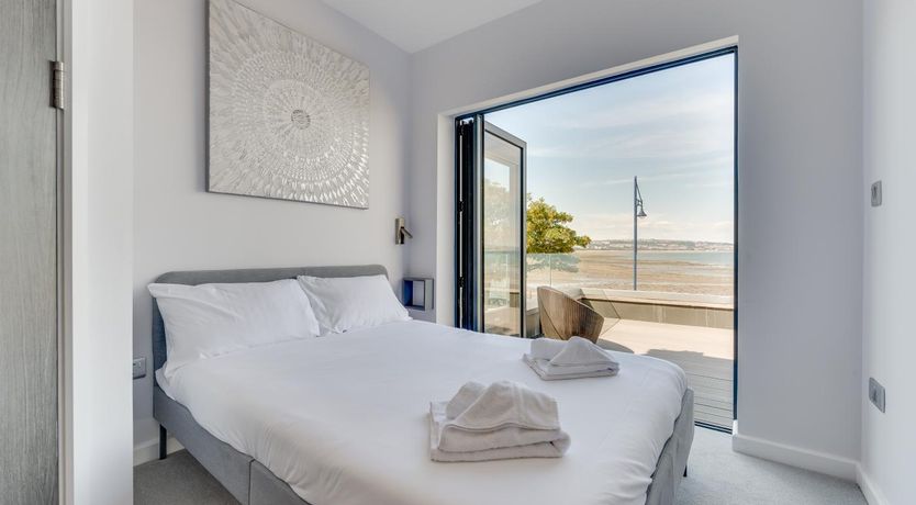 Photo of 3 Bed in Mumbles