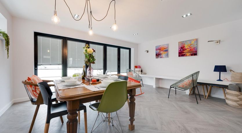 Photo of 3 Bed in Mumbles