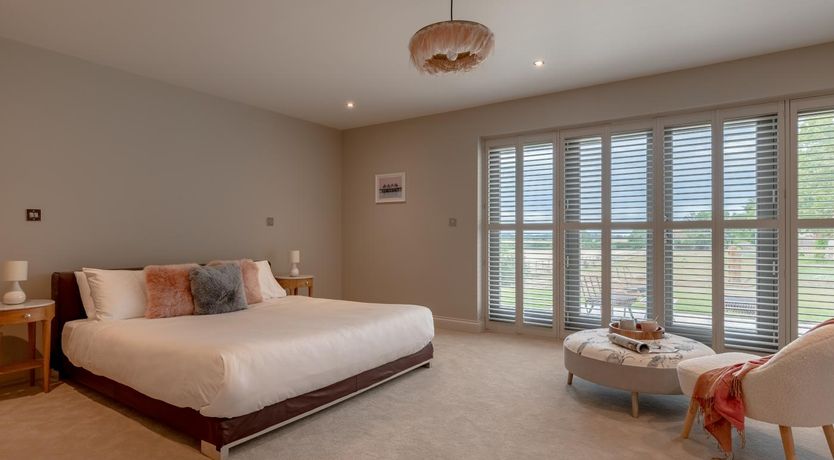 Photo of 4 Bed in Docking
