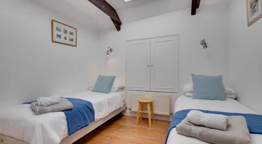 Photo of 3 Bed in St. Minver