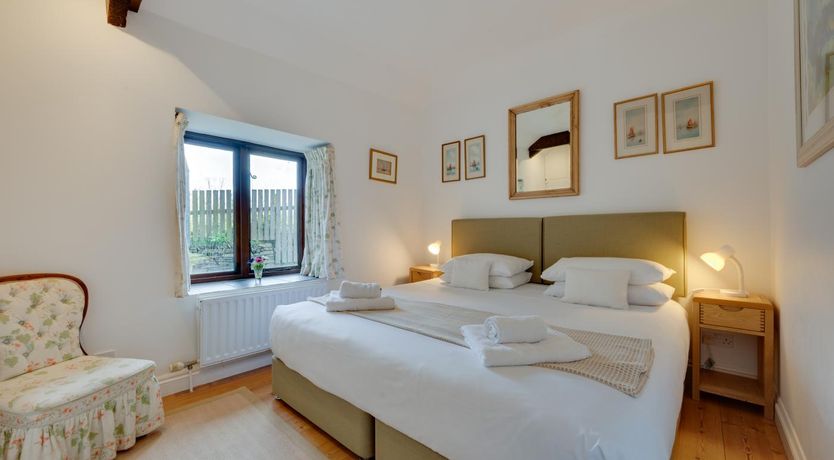 Photo of 3 Bed in St. Minver