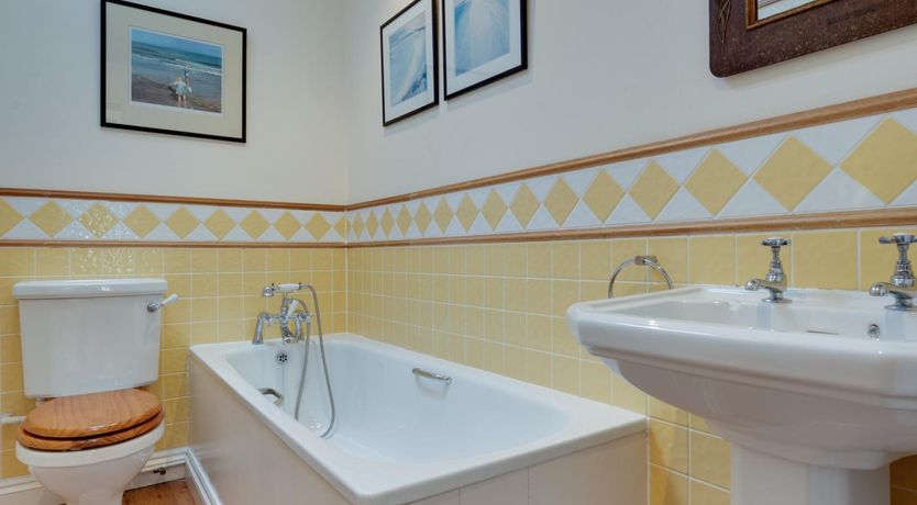 Photo of 3 Bed in St. Minver
