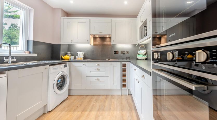 Photo of 3 Bed in Broad Haven