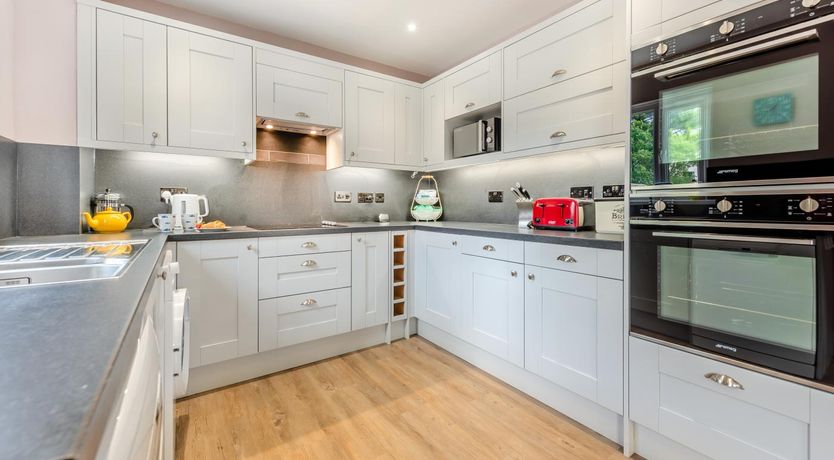 Photo of 3 Bed in Broad Haven