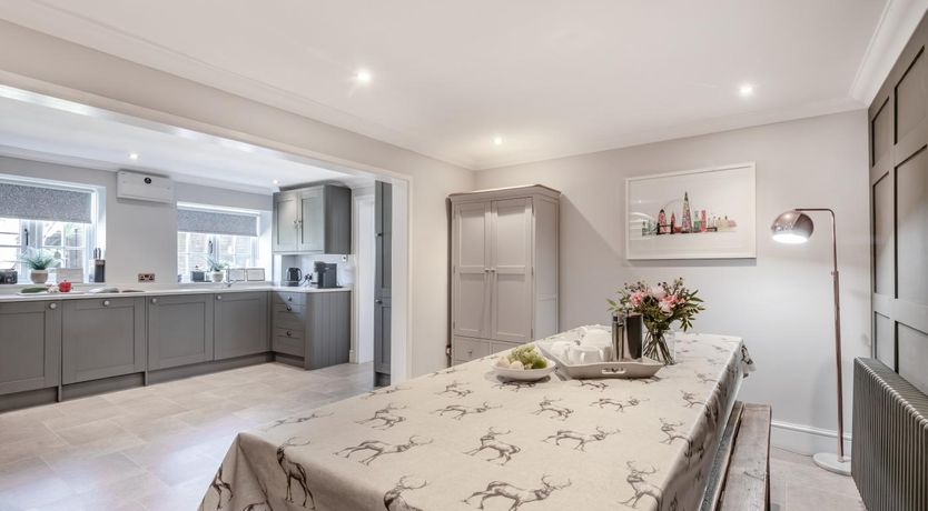 Photo of 8 Bed in Bacton