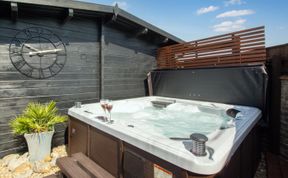 Photo of 8 Bed in Bacton