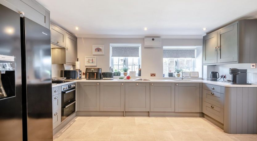 Photo of 8 Bed in Bacton