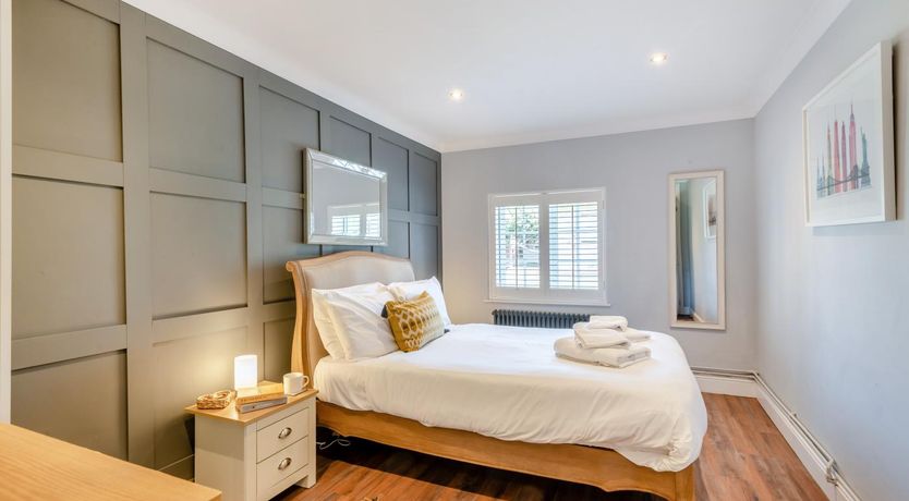 Photo of 8 Bed in Bacton