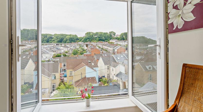 Photo of 3 Bed in Mumbles