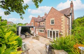 Photo of 5-bed-in-scalby