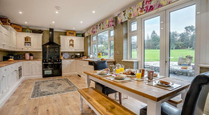 Photo of 10 Bed in Llanrhidian