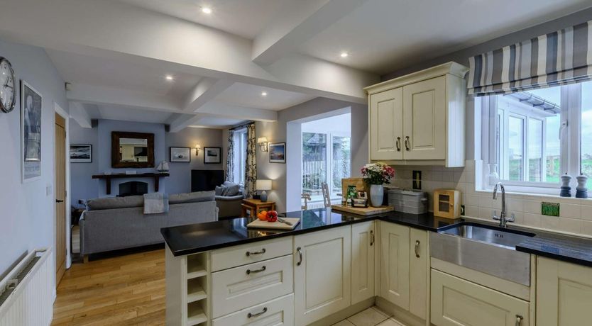 Photo of 3 Bed in Newton-by-the-Sea
