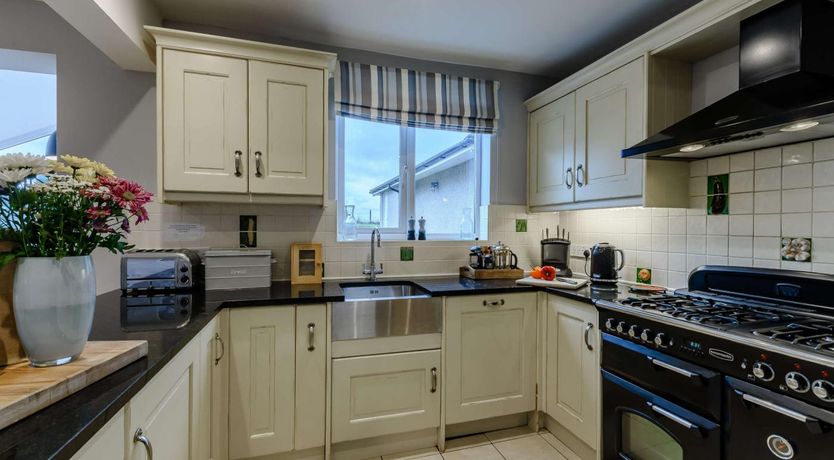 Photo of 3 Bed in Newton-by-the-Sea