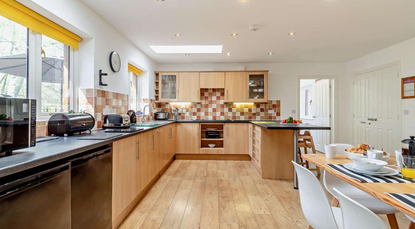 Photo of 5 Bed in Pentney