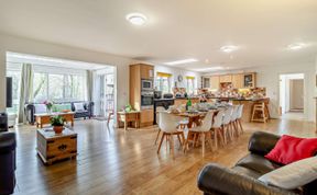 Photo of 5 Bed in Pentney
