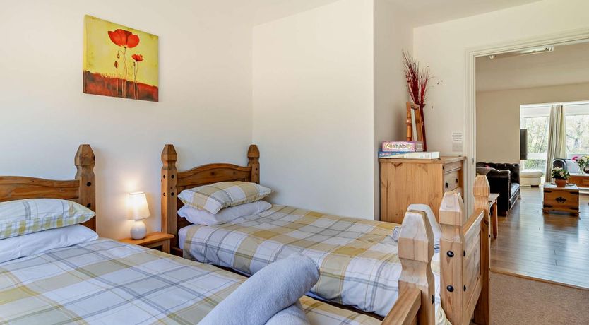 Photo of 5 Bed in Pentney